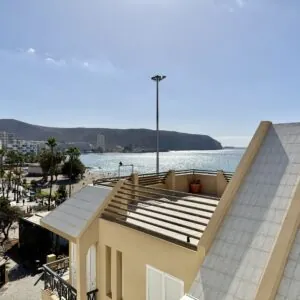 ÁTICO DE 2 HABITACIONES A ESCASOS METROS DE LA PLAYA DE LOS CRISTIANOS